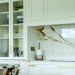 Stone Splashback Drinks Cabinet - White/Gold